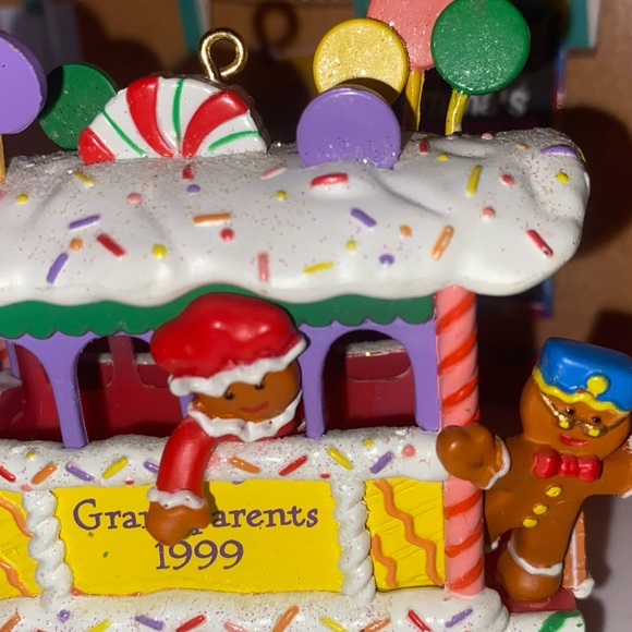 Carlton Cards Grandparent 1999 Ornament Trolley Gingerbread - Picture 5 of 5